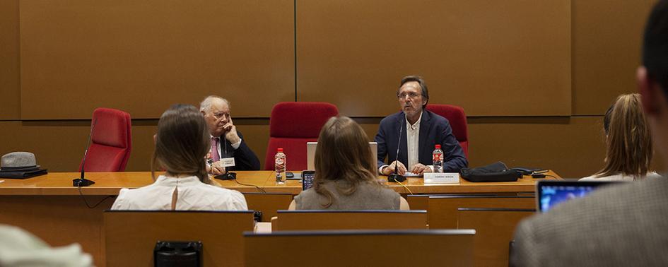 El economista Ramón Casilda durante su conferencia organizada por la Cátedra de América Latina de Comillas ICADE