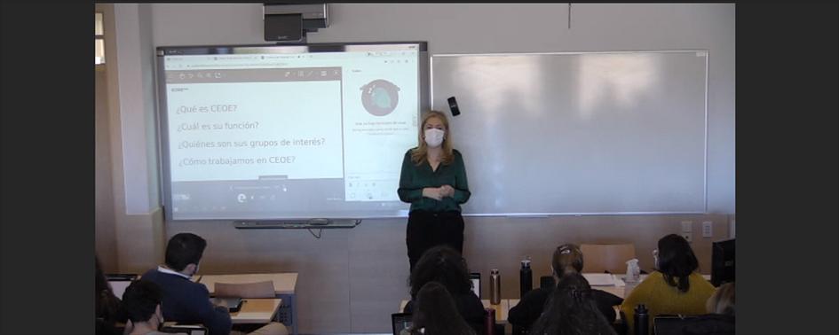 La "dircom" de la CEOE, primera mujer en el puesto, habló de comunicación corporativa con los estudiantes de Comillas CIHS