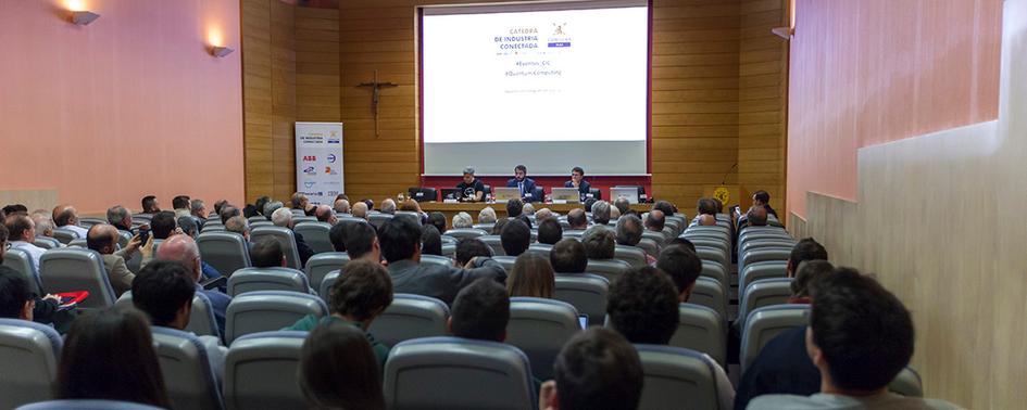 Álvaro López, coordinador de la Cátedra de Industria Conectada, Asier Arranz, Quantum Community Lab en IBM, y Juan Sánchez Toural, Q Ambassador de IBM