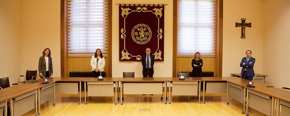 De izquierda a derecha, Mariano Ventosa, Clara Martínez, Javier Fresneda, Nadia Garrido y Ana Soler