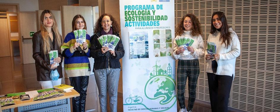 El Programa de Ecología Integral y Sostenibilidad organiza un stand informativo sobre la COP26 en Cantoblanco