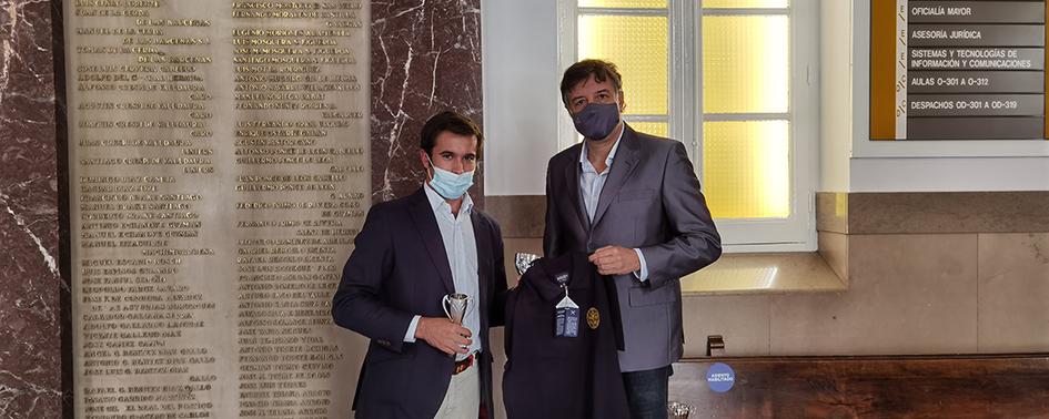 Pedro Herrera García junto al director de la Unidad de Deportes, Alberto Giménez