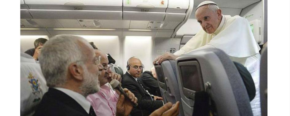 Papa Francisco en avión