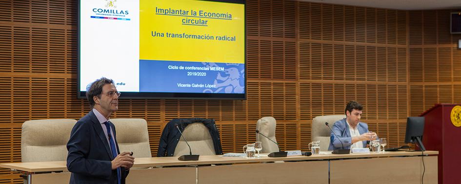 Vicente Galván López explicando los beneficios de la economía circular