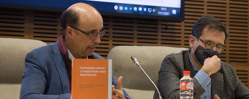 Juan A. Senent y Ángel Viñas han presentado el libro "Espiritualidad, saberes y transformación social desde Ellacuría"