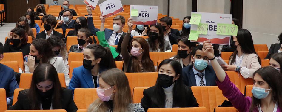 Comillas acogió el European Youth Parliament, con decenas de jóvenes representando sesiones de la Eurocámara