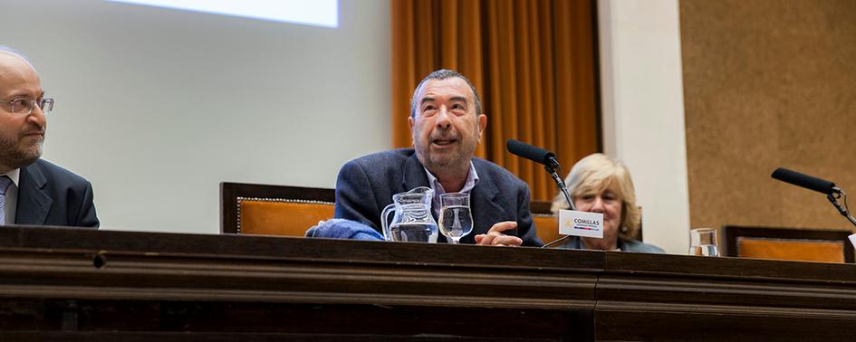 Garci durante su conferencia en Comillas