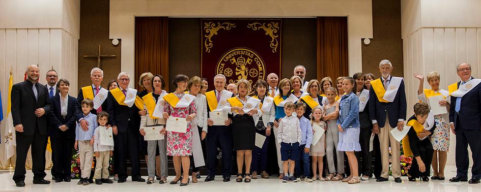 Acto de imposición de becas de la Universidad de Mayores