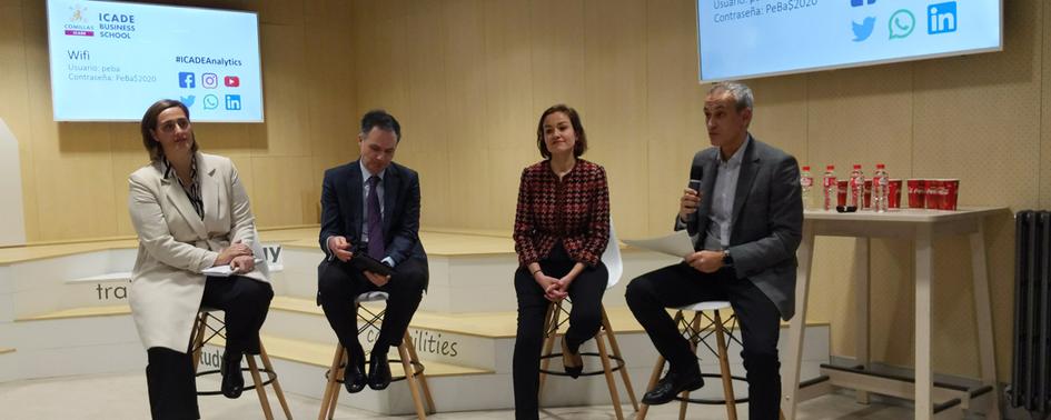 De izq. a der.: Nuria Ávalos (directora de Blockchain, RPA y Experimentación Digital de Repsol), Enrique Díaz-Plaza (Industry Business Development Executive en IBM); Ana Aguilar (directora del equipo de Consultoría Económica de Deloitte) y Alejandro Cadenas (director del Programa Ejecutivo en Business Analytics de ICADE Business School).