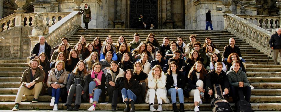 Una peregrinación de Pastoral a Loyola reúne a decenas de estudiantes en un viaje de recogimiento