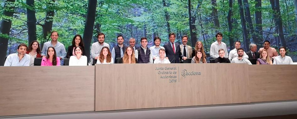 Alumnos del MBA en la junta de accionistas de Acciona
