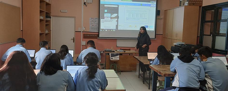 La Cátedra STEM Mujer impartió el taller “Descubriendo la Inteligencia Artificial” en el Colegio San Alfonso en Madrid