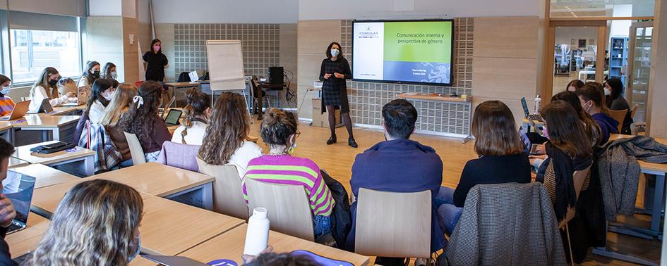 La profesora Nazaret Barriga impartió una conferencia sobre comunicación interna y perspectiva de género en las empresas