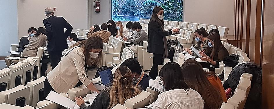La Cátedra Garrigues reúne a un grupo de alumnos de derecho en un novedoso taller práctico