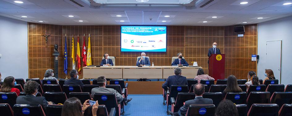 Entrega de premios a los mejores proyectos fin de carrera del curso 2018-19 de Comillas ICAI