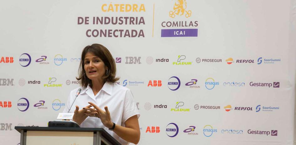 Fuencisla Clemares, directora general de Google España y Portugal, ha sido la invitada en este desayuno inaugural del curso 2021-22.