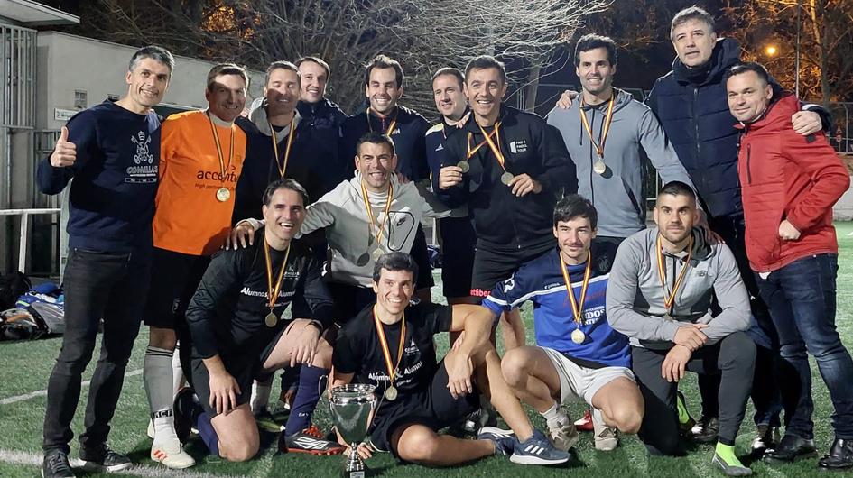 El Servicio de Deportes y Comillas Alumni organizaron un encuentro y una cena intergeneracional