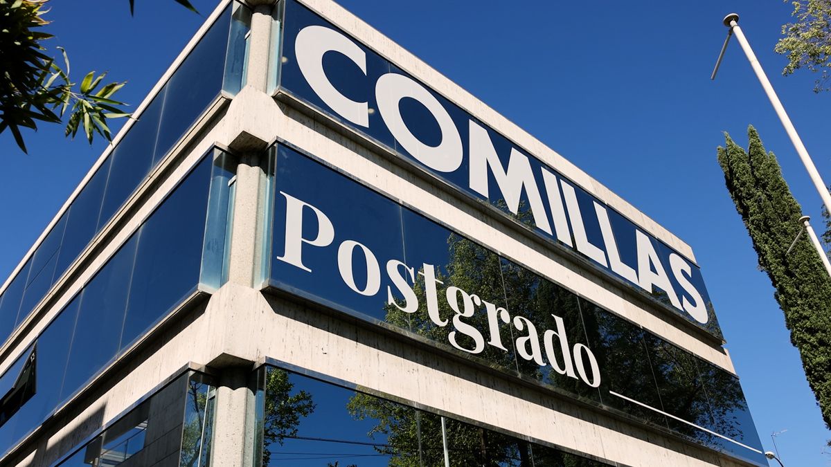 Edificio que alberga el postgrado en Comillas con un diseño moderno y luminoso.