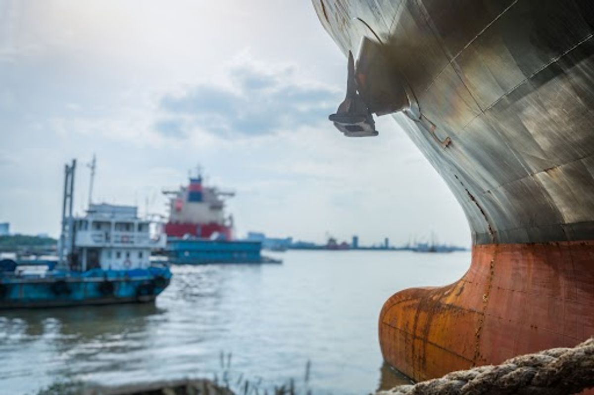 casco del barco en el mar