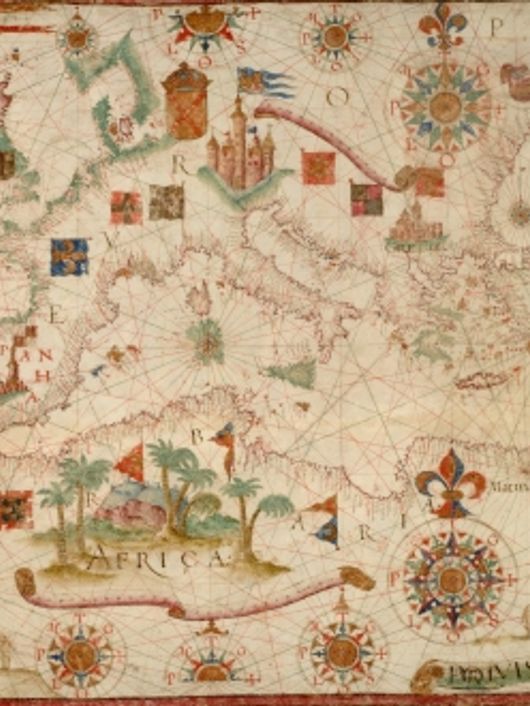 Un antiguo mapa del Mediterráneo con decoraciones simbólicas y referencias geográficas.