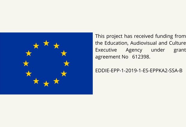 La imagen muestra la bandera de la Unión Europea junto con información sobre financiación de un proyecto educativo.