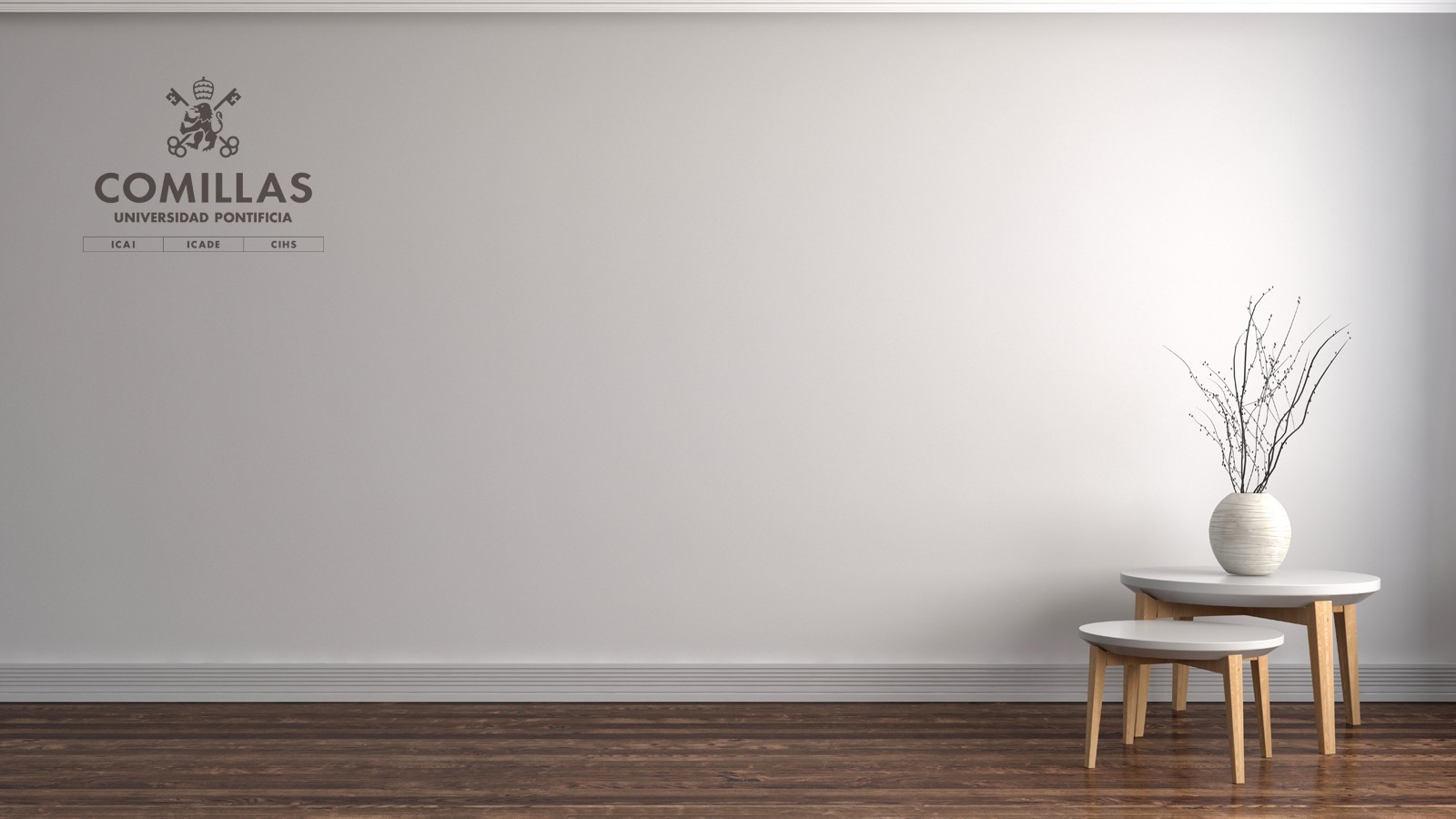 Una habitación minimalista con mesas de madera y un jarrón en una de ellas.