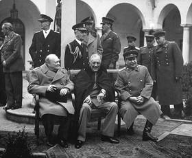 Yalta_Conference_(Churchill,_Roosevelt,_Stalin)_(B&W).jpeg