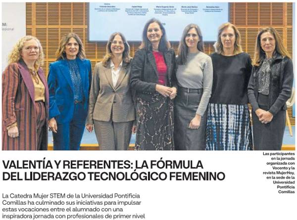 Grupo de mujeres líderes en tecnología reunidas en un evento sobre liderazgo femenino.