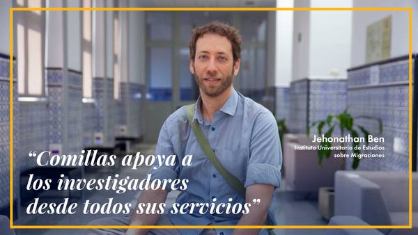 Un hombre sentado en un ambiente académico, promoviendo el apoyo a los investigadores.