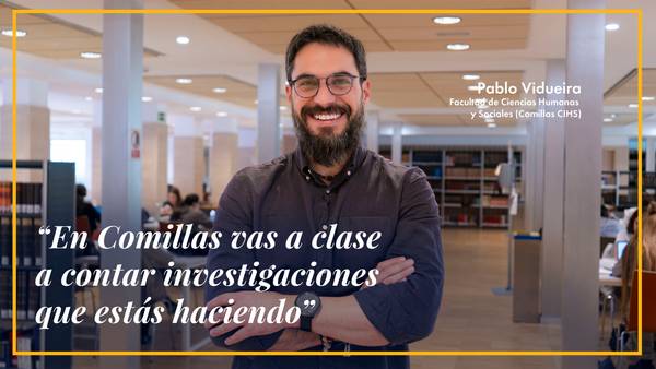 Un hombre con barba y gafas sonríe en un entorno académico, destacando una cita sobre la educación en Comillas.