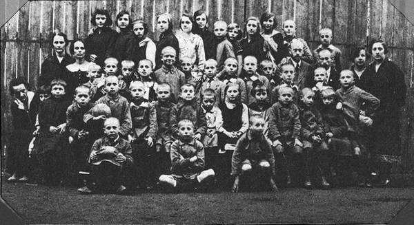 Janusz_Korczak_-_Nasz_Dom_-_1920-28.jpeg