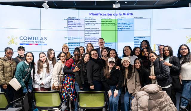 Jornada de bienvenida a las estudiantes y profesoras del proyecto Women in STEM en el Conecta Lab de la Universidad Pontificia Comillas