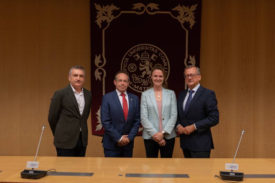 Jaume Raventós (Clariane), Mariano Ventosa (Universidad Pontificia Comillas), Lucía Halty (Universidad Pontificia Comillas) y Jaime del Barrio (ASD) 