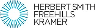 Logotipo de la firma Herbert Smith Freehills Kramer con un diseño circular y texto moderno.