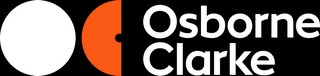 Logo de Osborne Clarke que combina formas geométricas en blanco y naranja sobre fondo negro.